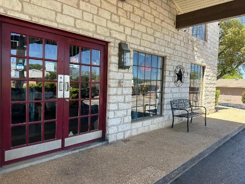 Windcrest Inn and Suites - image 2