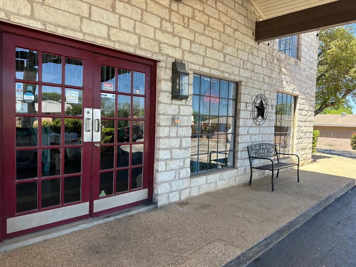 Windcrest Inn and Suites - image 2