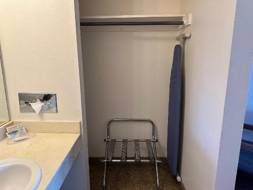 Windcrest Inn and Suites - image 21