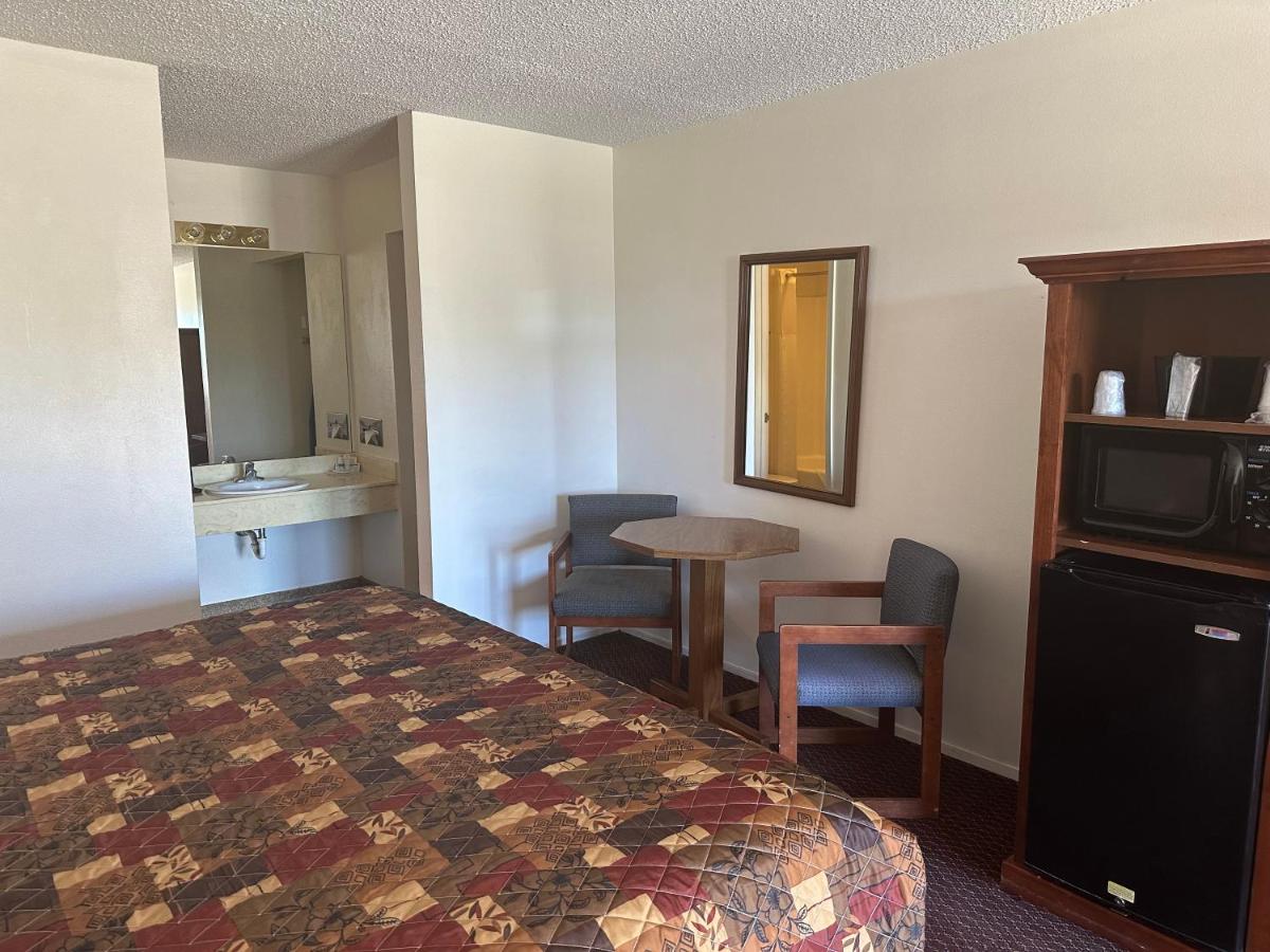 Windcrest Inn and Suites - image 3