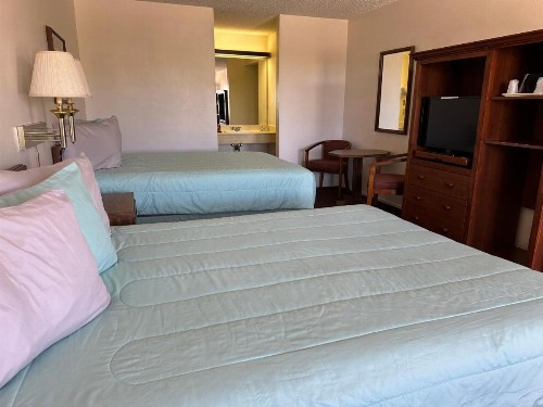 Windcrest Inn and Suites - image 43