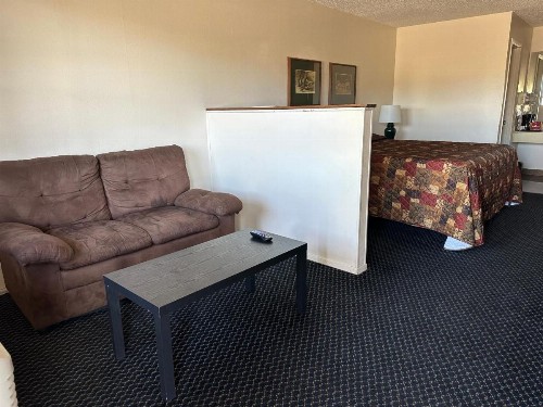 Windcrest Inn and Suites - image 6
