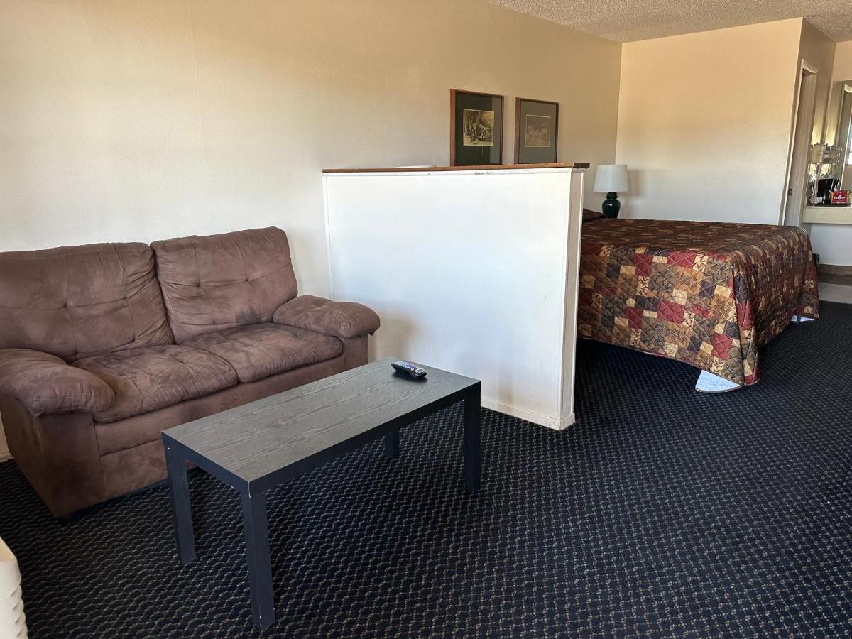 Windcrest Inn and Suites - image 6