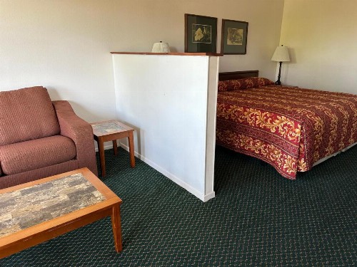 Windcrest Inn and Suites - image 7