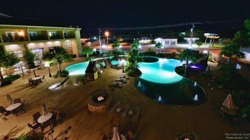 Holiday Inn Express & Suites Fredericksburg - image 4