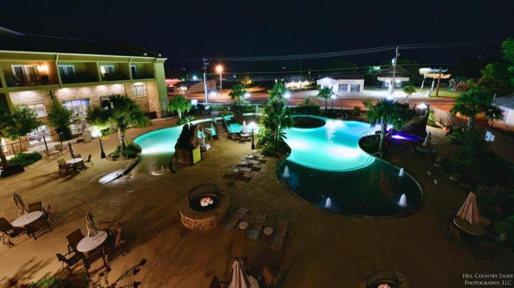 Holiday Inn Express & Suites Fredericksburg - image 4