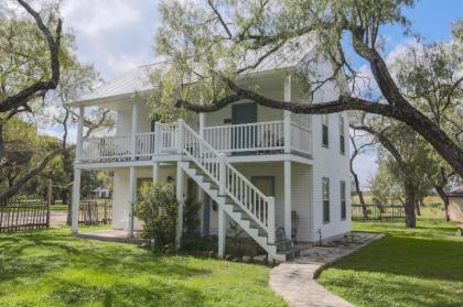 Full Moon Inn - image 13