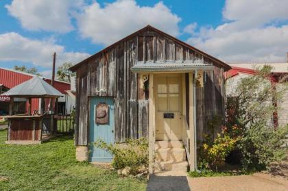 Full Moon Inn - image 15