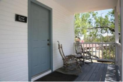 Full Moon Inn - image 16