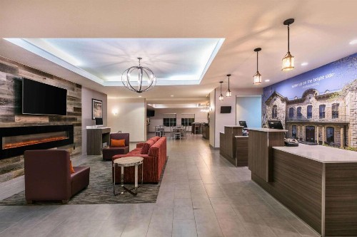 La Quinta by Wyndham Fredericksburg - image 2