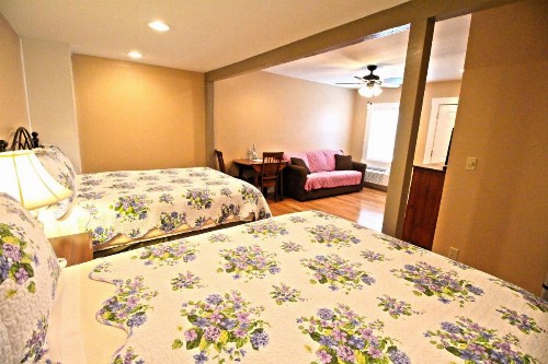 Peach Tree Inn & Suites - image 11