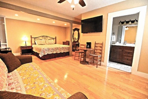 Peach Tree Inn & Suites - image 29