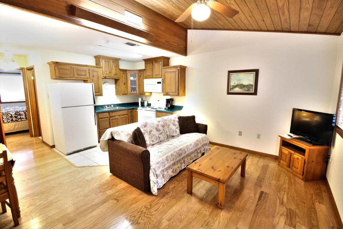 Peach Tree Inn & Suites - image 3