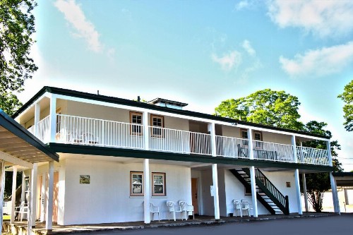 Peach Tree Inn & Suites - image 36