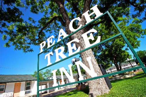 Peach Tree Inn & Suites - image 38