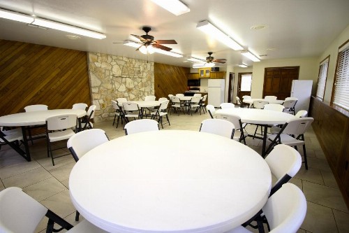 Peach Tree Inn & Suites - image 4