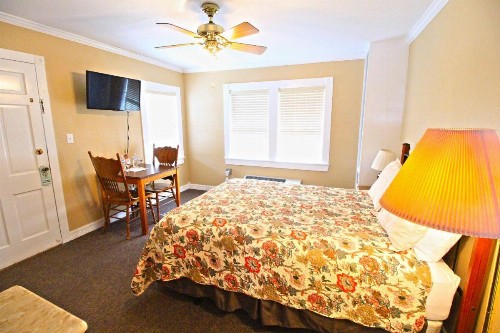 Peach Tree Inn & Suites - image 5