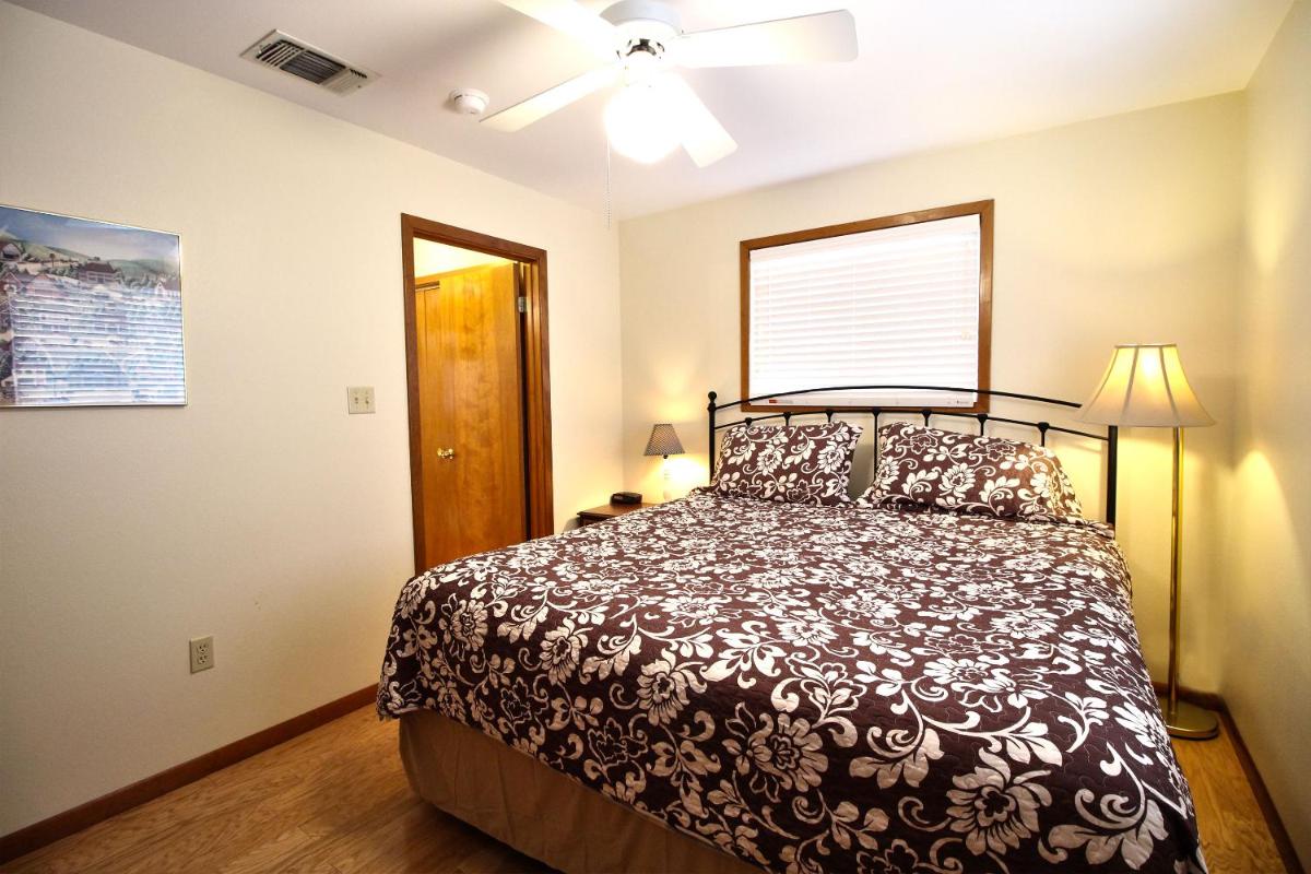 Peach Tree Inn & Suites - image 6