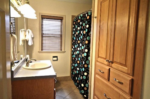 Peach Tree Inn & Suites - image 9