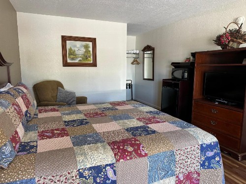 Sunset Inn and Suites - image 10