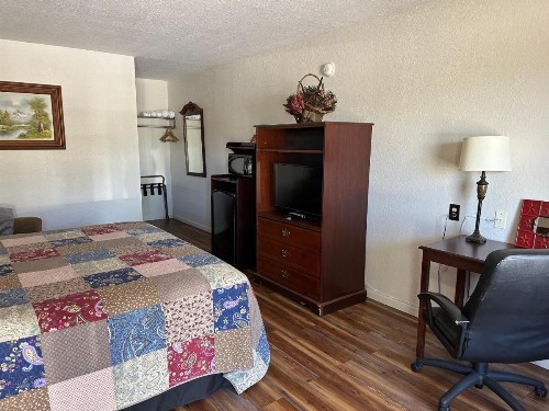 Sunset Inn and Suites - image 11