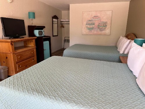 Sunset Inn and Suites - image 19