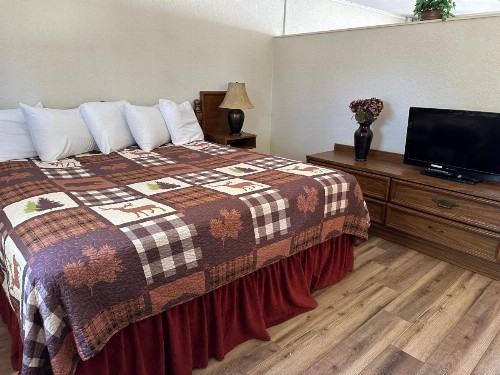 Sunset Inn and Suites - image 20