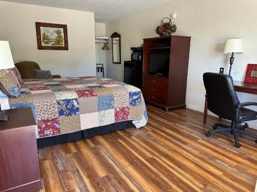 Sunset Inn and Suites - image 22