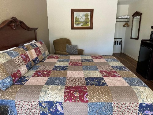 Sunset Inn and Suites - image 3