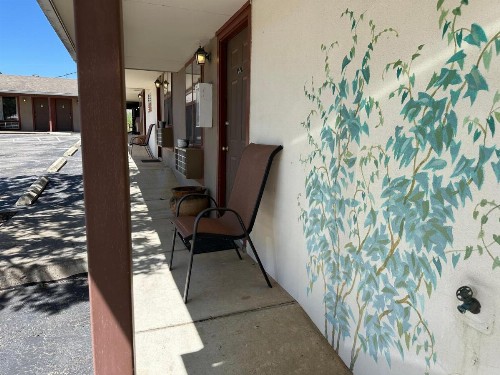 Sunset Inn and Suites - image 35
