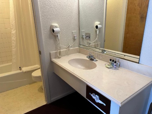 Sunset Inn and Suites - image 36