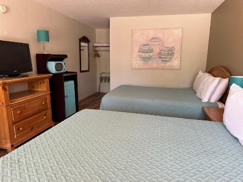 Sunset Inn and Suites - image 40