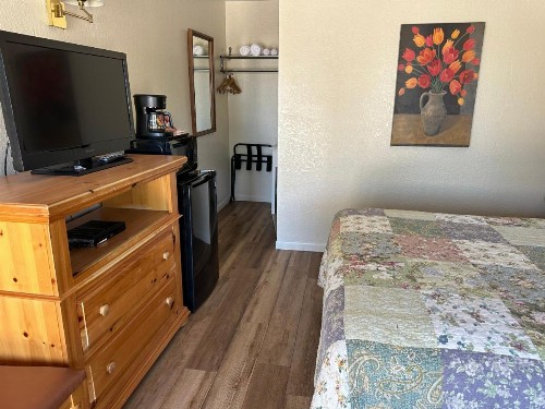 Sunset Inn and Suites - image 44
