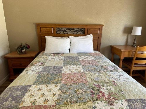 Sunset Inn and Suites - image 45