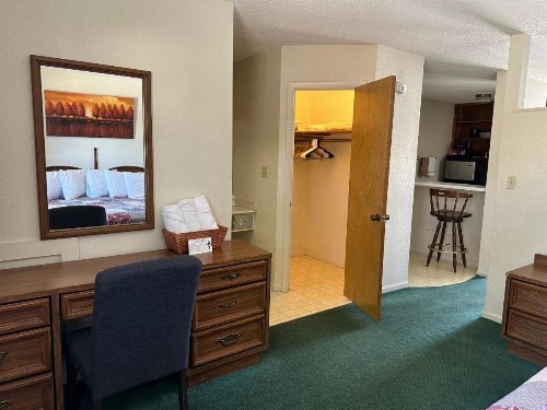 Sunset Inn and Suites - image 46