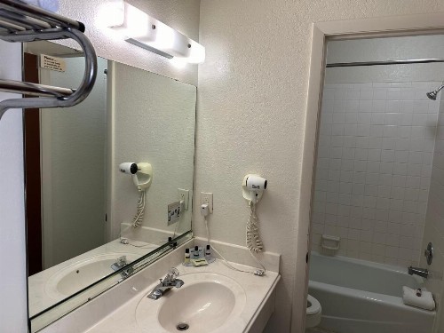 Sunset Inn and Suites - image 6