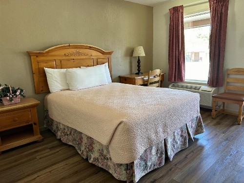 Sunset Inn and Suites - image 7