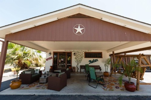 Sunset Inn and Suites - image 9