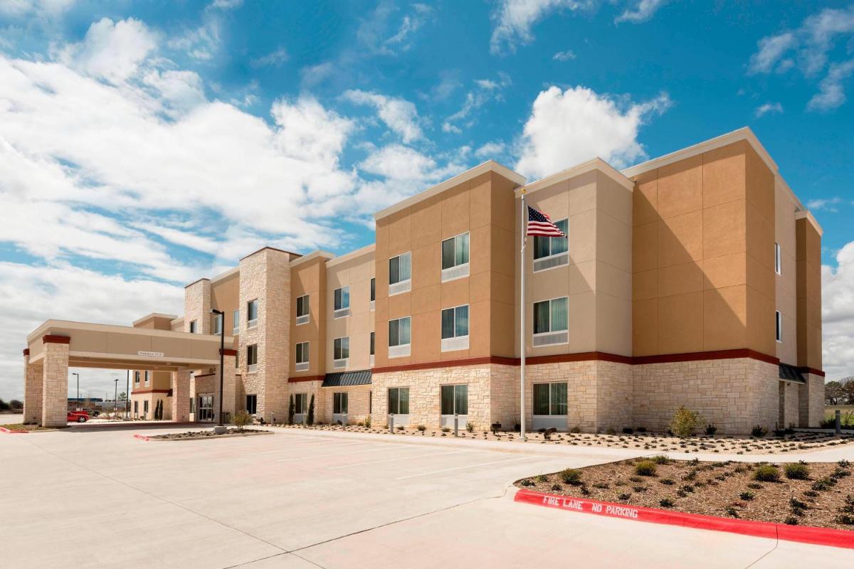 Fairfield Inn & Suites by Marriott Fredericksburg - image 2