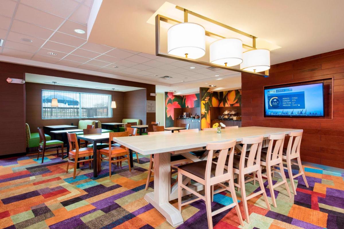 Fairfield Inn & Suites by Marriott Fredericksburg - image 4