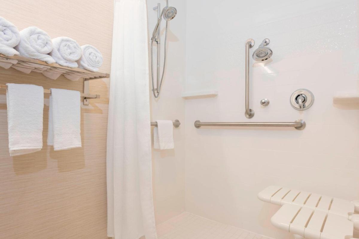 Fairfield Inn & Suites by Marriott Fredericksburg - image 6