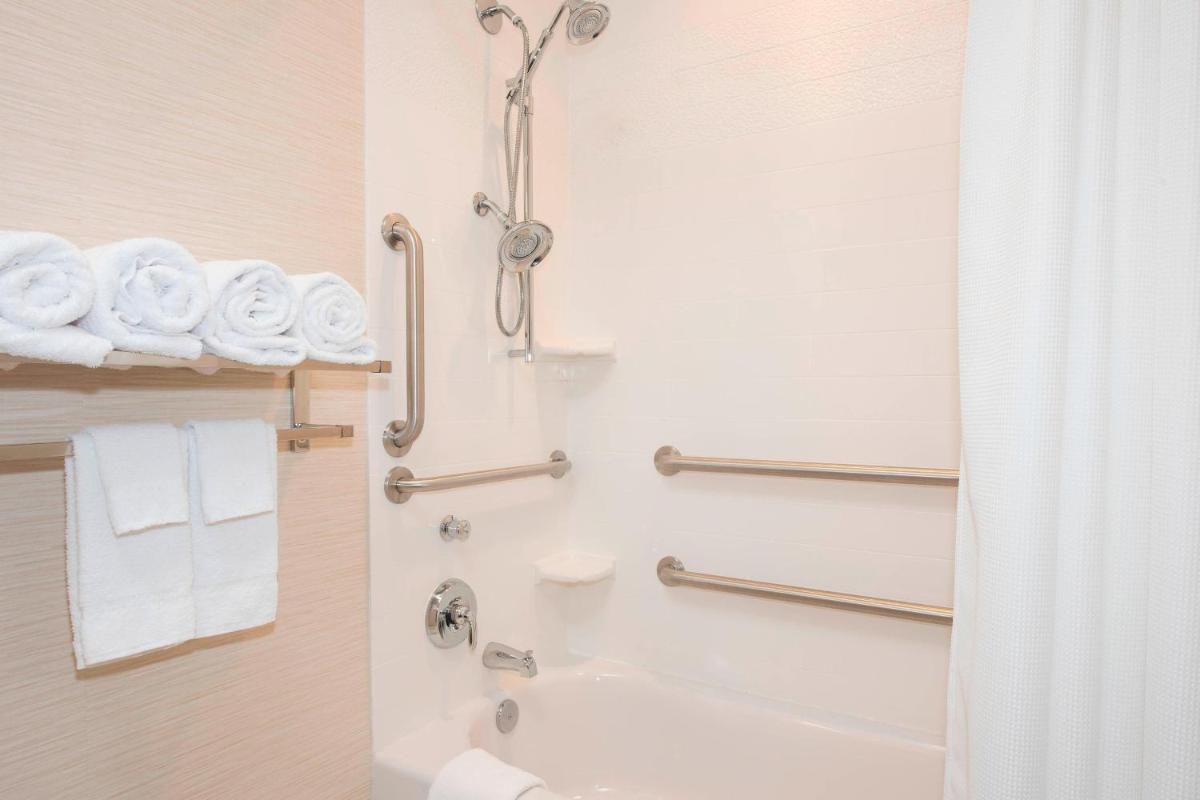 Fairfield Inn & Suites by Marriott Fredericksburg - image 7