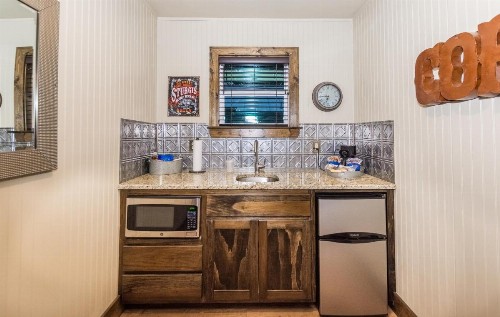 Vineyard Trail Cottages- Adults Only - image 3
