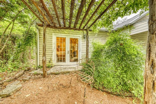 Eva's Guest House - image 12