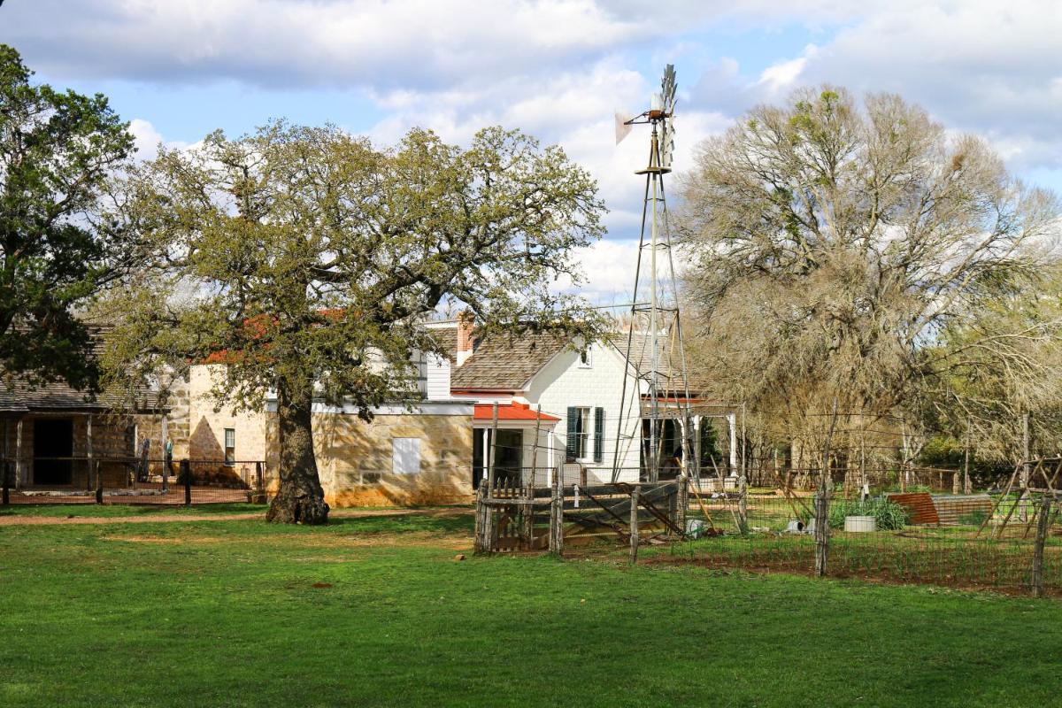 The Oak House - image 7