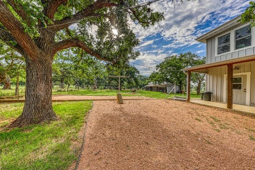 White Dairy Guesthouse - image 10