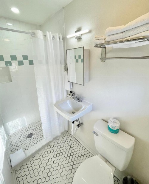 Frederick Motel - image 22
