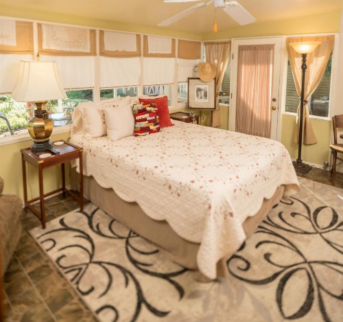 Studio B Guest House - image 25