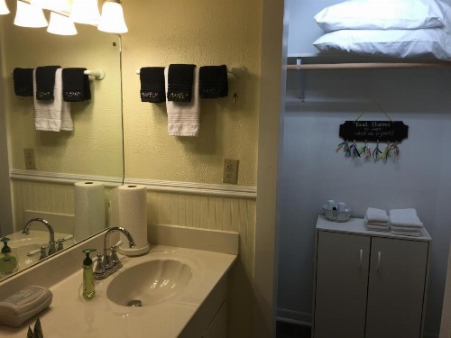 Studio B Guest House - image 8