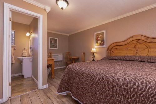 Country Inn & Cottages Motel - image 11